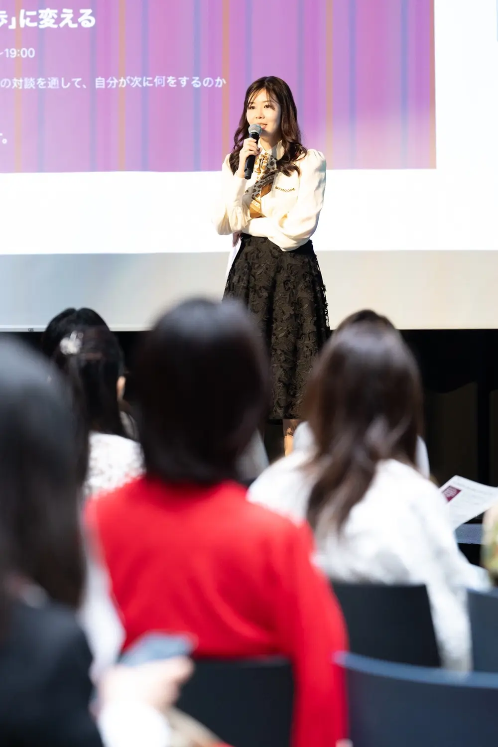 客席に向けて話す登壇者
